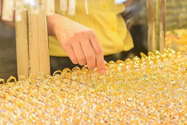 Giá vàng bất ngờ tăng mạnh